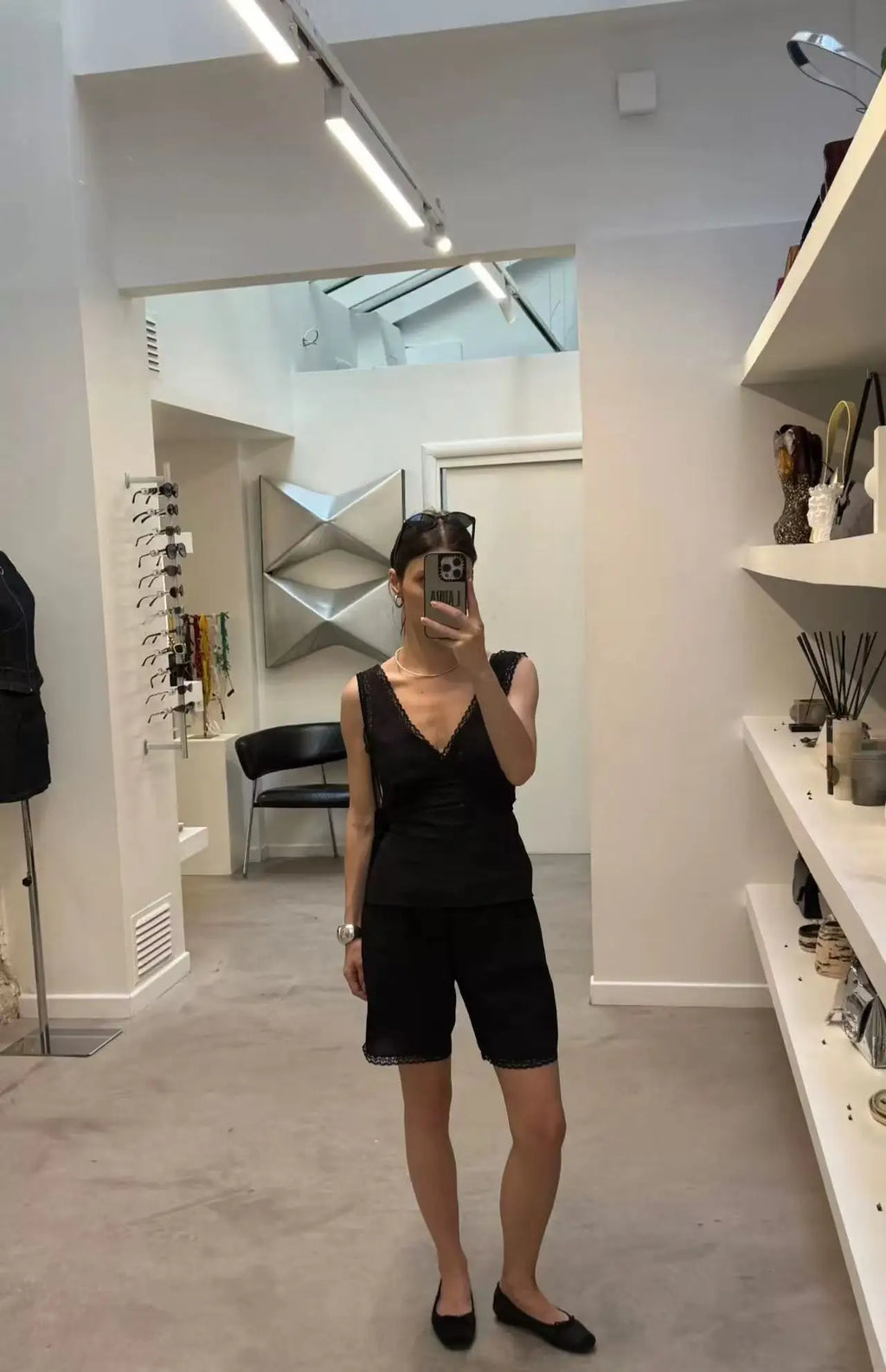 Coucou Black and white lace V-neck crop top and simple elegant straight-leg pants