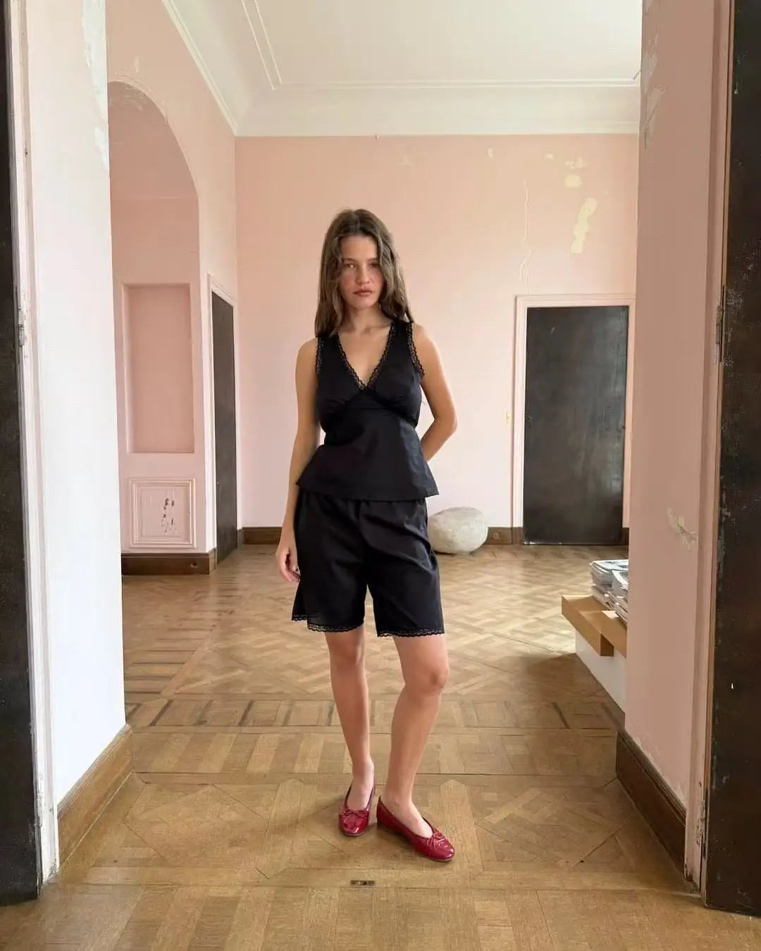 Coucou Black and white lace V-neck crop top and simple elegant straight-leg pants